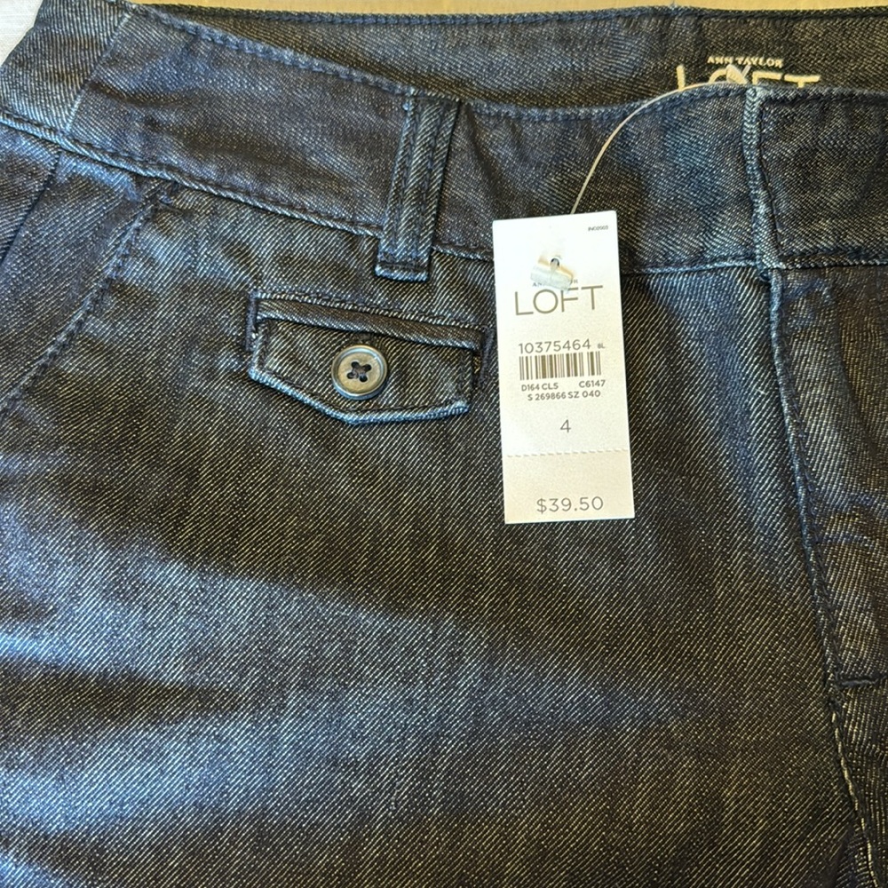 NWT: Ann Taylor Loft dark denim shorts, women’s size 4 - Picture 3 of 4